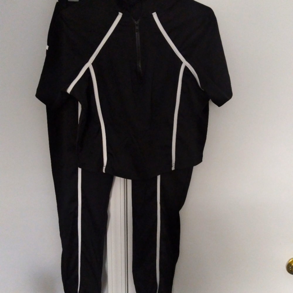 WOMEN'S ATHLETIC WORKOUT SET